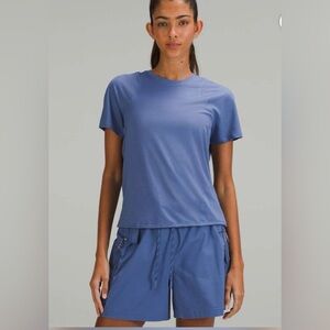 Lululemon Lightweight Cinch
Hem Hiking Short Sleeve T-Shirt Purple/Blue Sz 12